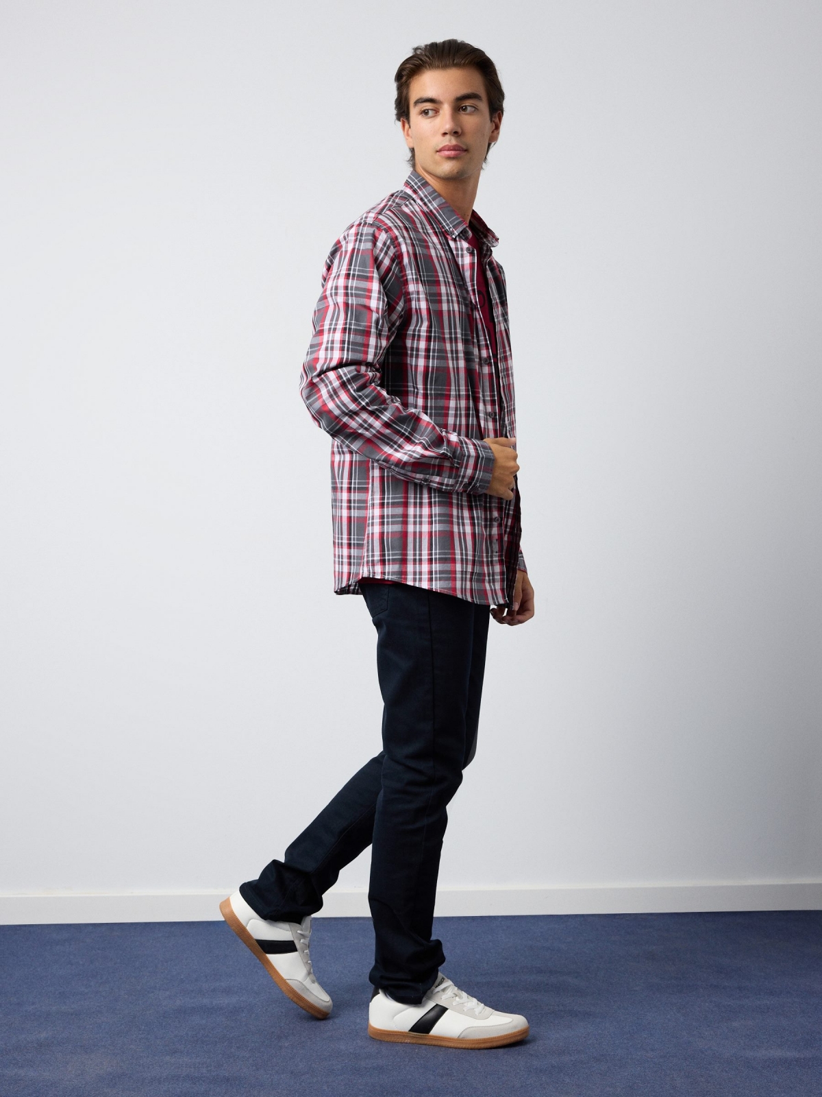 Checked cotton shirt red detail view