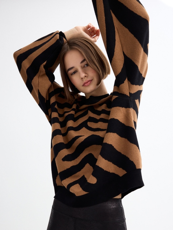 Animal print jacquard sweater brown detail view