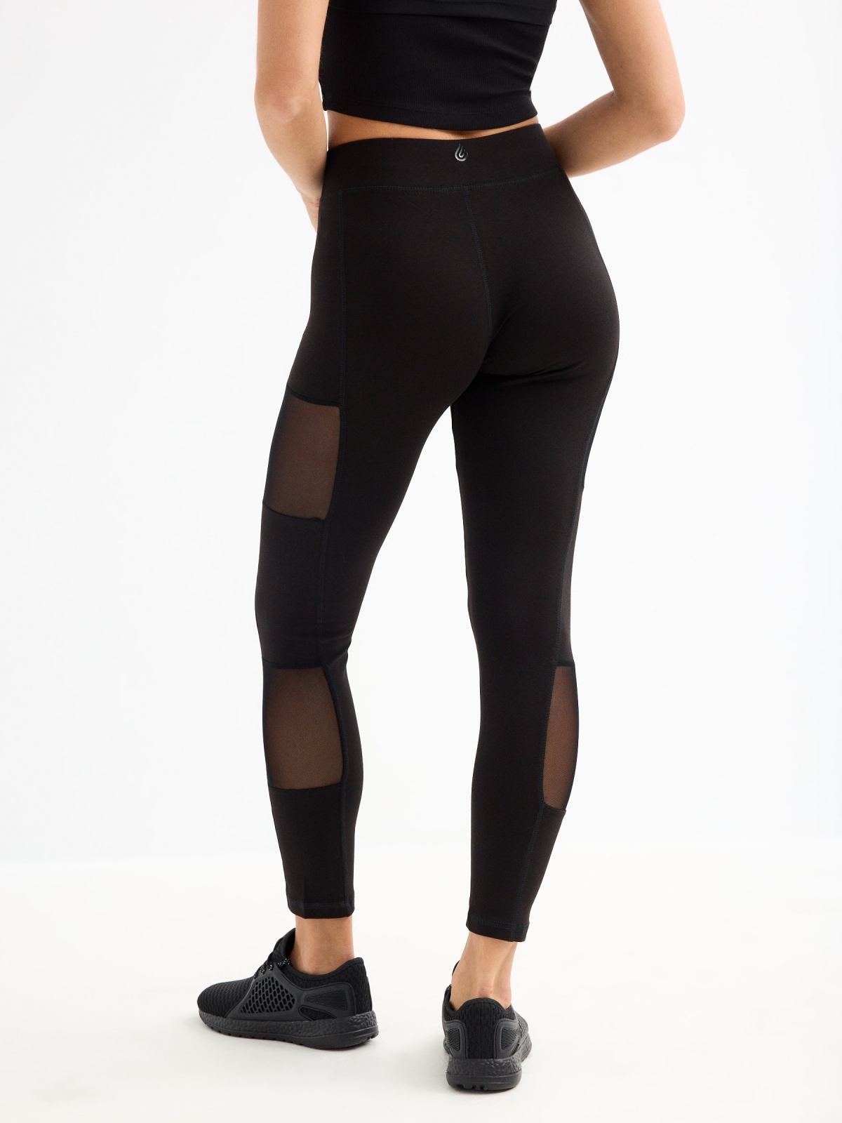 Legging com pormenor de rede preto vista meia traseira