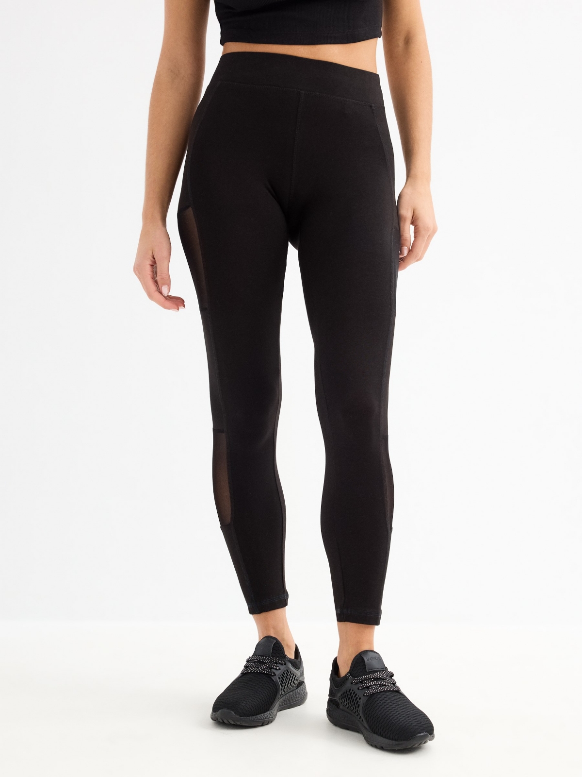 Legging con detalle de redecilla negro vista media frontal