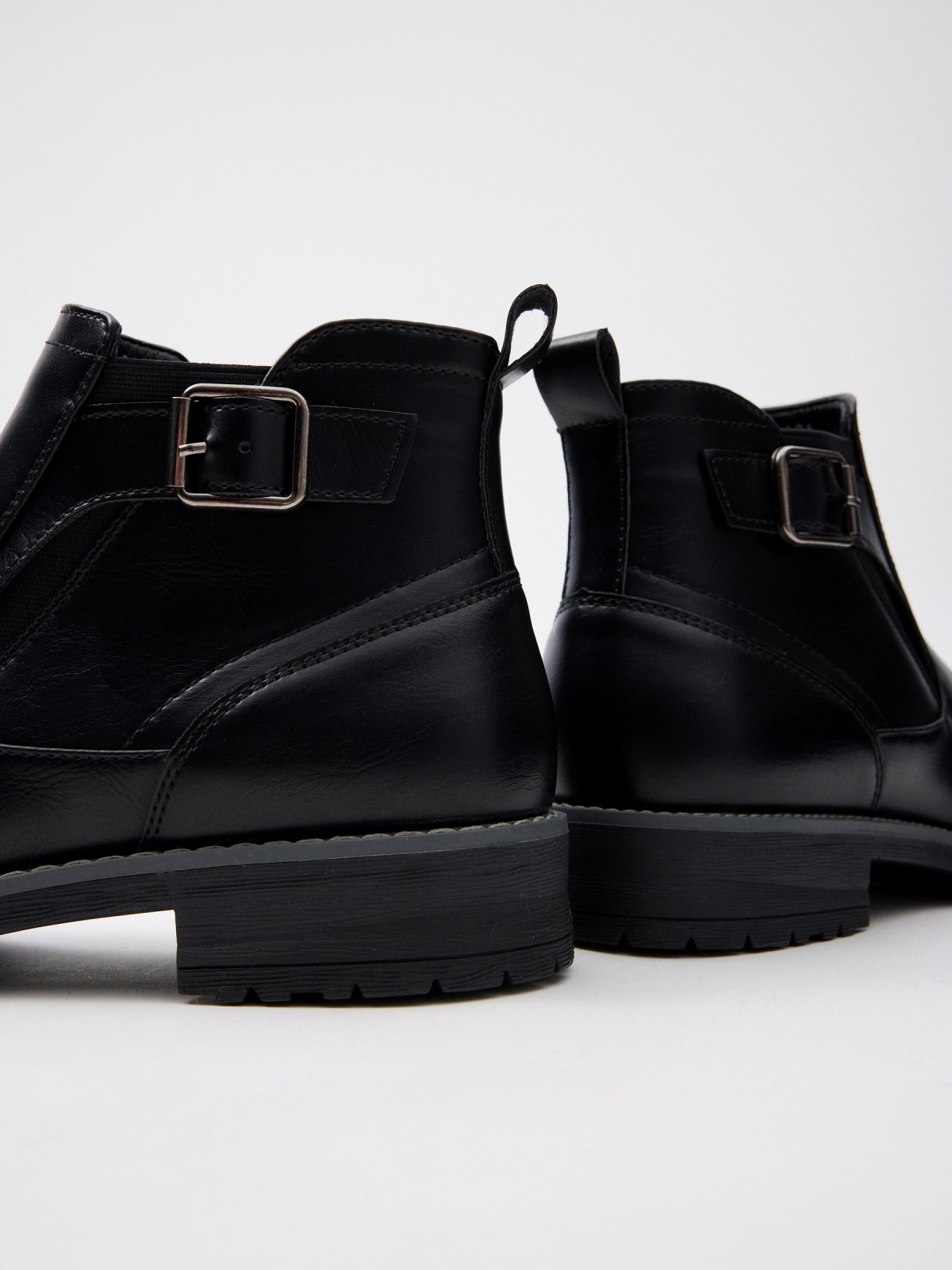 Botins Chelsea para homem vista detalhe