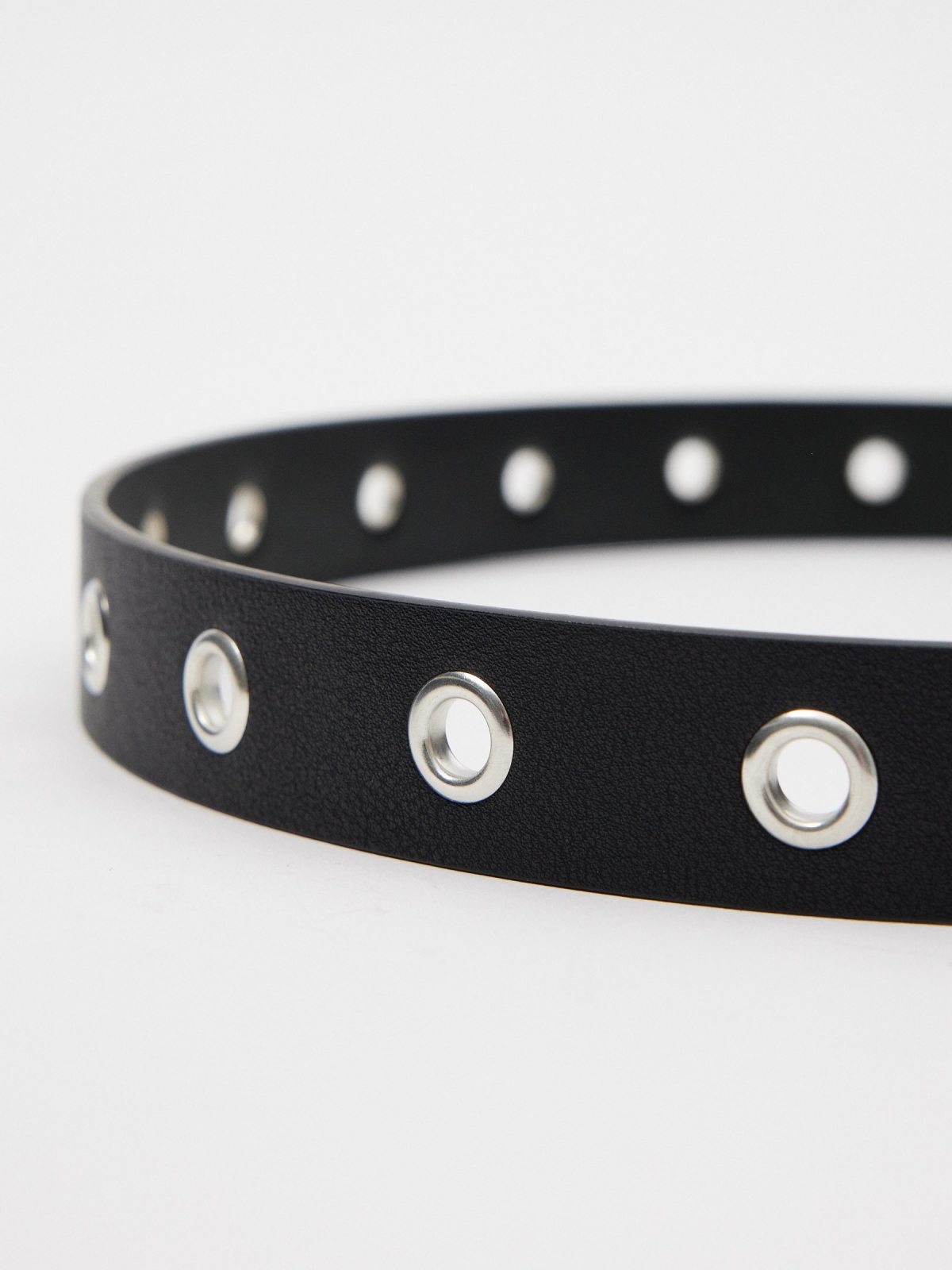 Round buckle dole belt black detail view