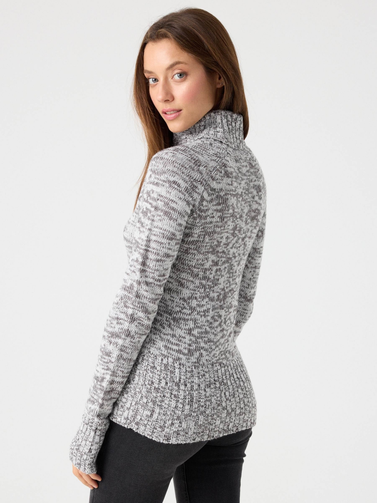 Camisola de gola alta em malha polar cinza melange vista meia traseira
