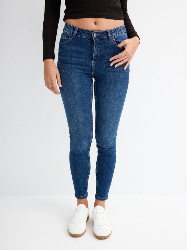 Basic mid-rise jeans blue middle front view