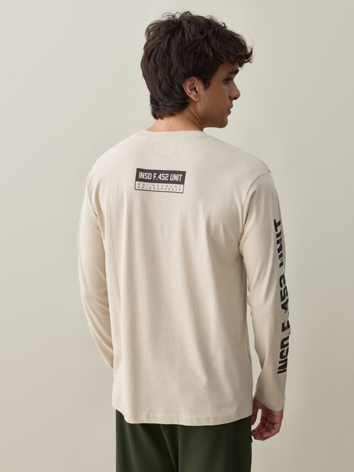 INSD print T-shirt taupe middle back view