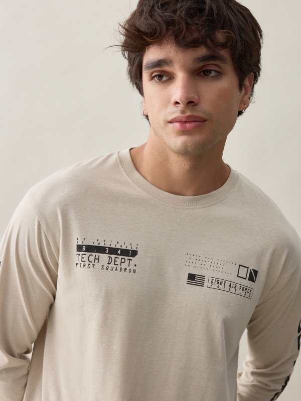  T-shirt com estampado INSD taupe