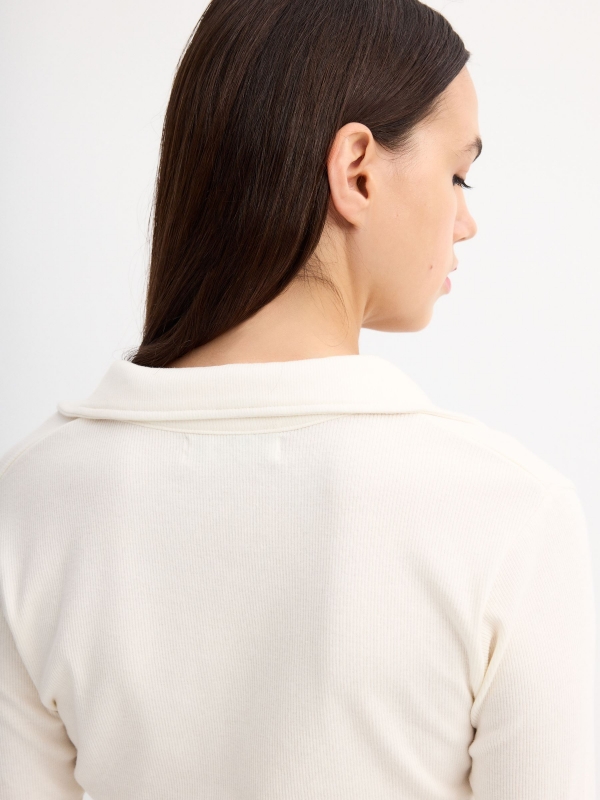 Polo neck T-shirt off white detail view