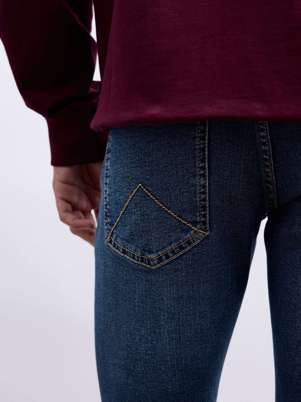 Jeans skinny con rotos azul vista detalle