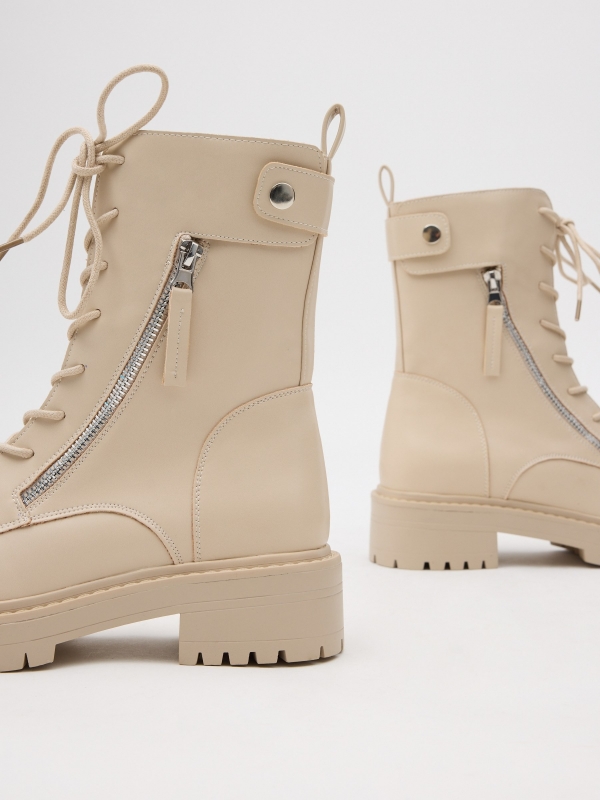 Half-calf zipper boots beige detail view