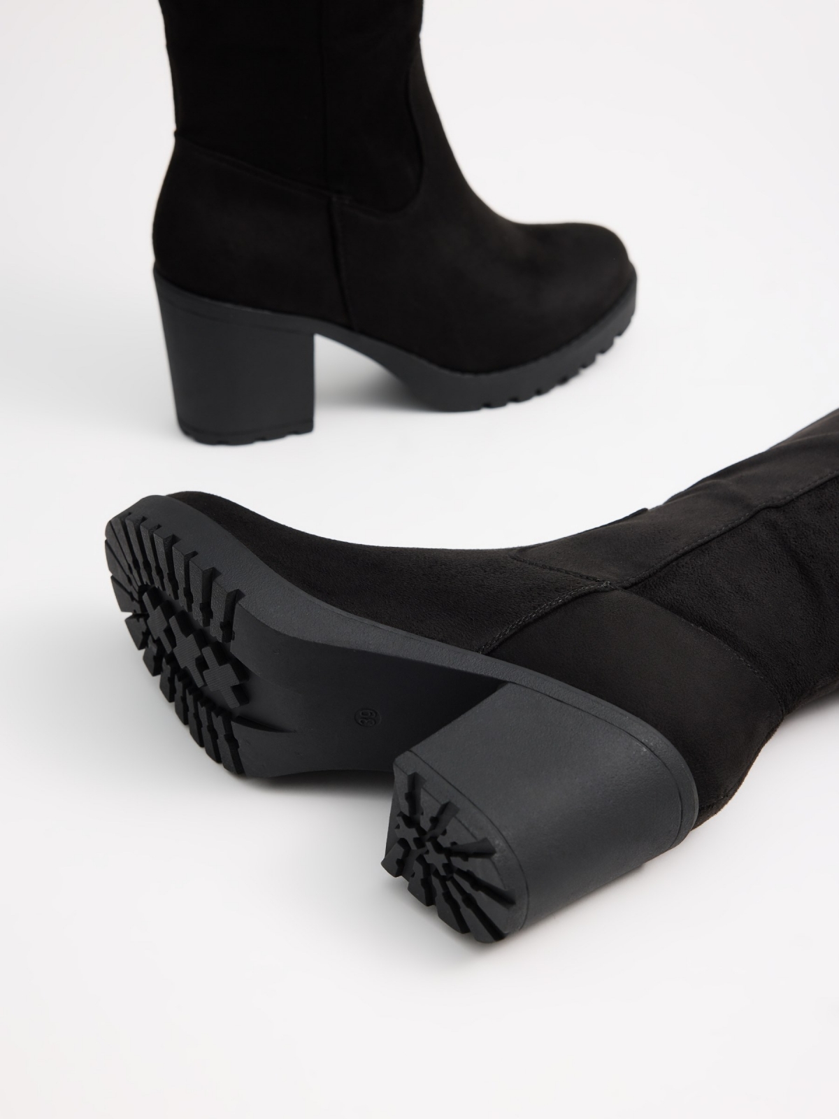 Heeled musketeer boot black detail view