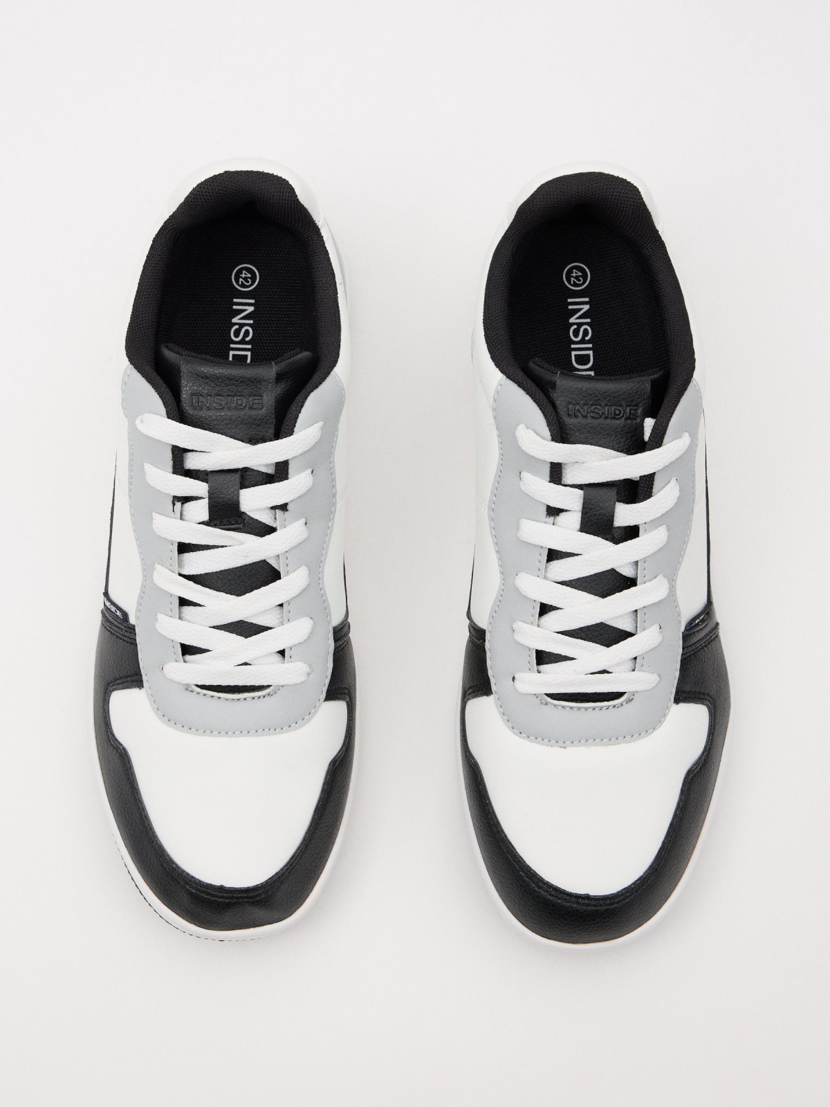 Casual leatherette sneaker zenithal view