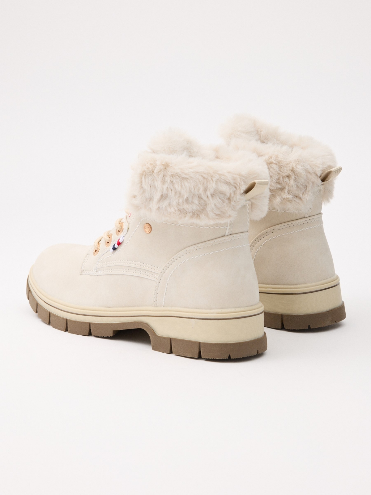 Mountaineering boot with fur collar beige 45º back view