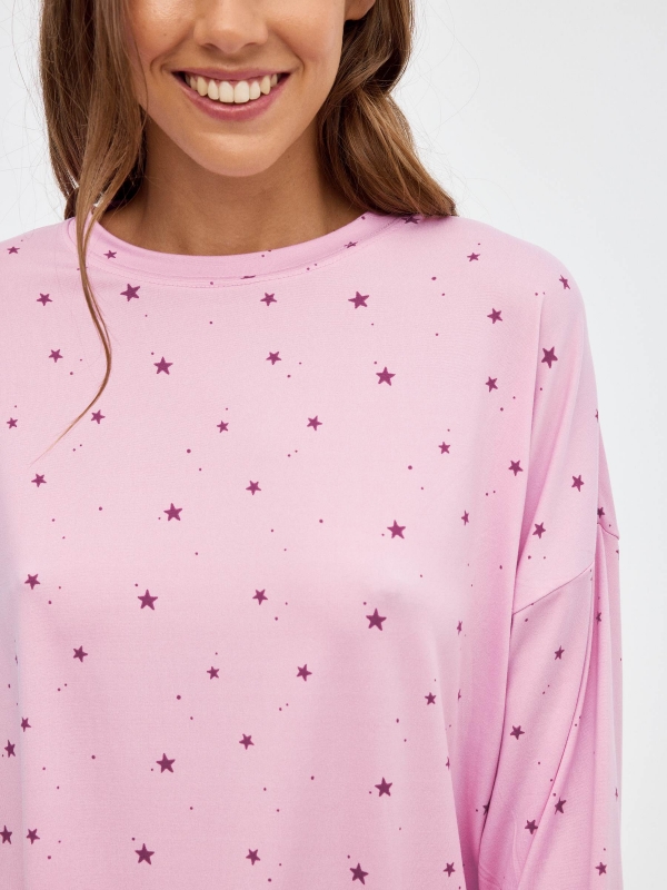 Pijama de estrelas em veludo malva vista detalhe