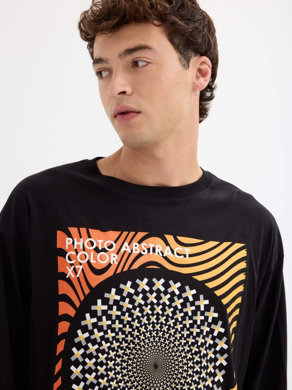 Photo Abstract Color T-shirt black detail view