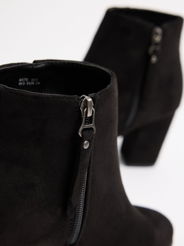 Basic ankle boots with wide heel black detail view