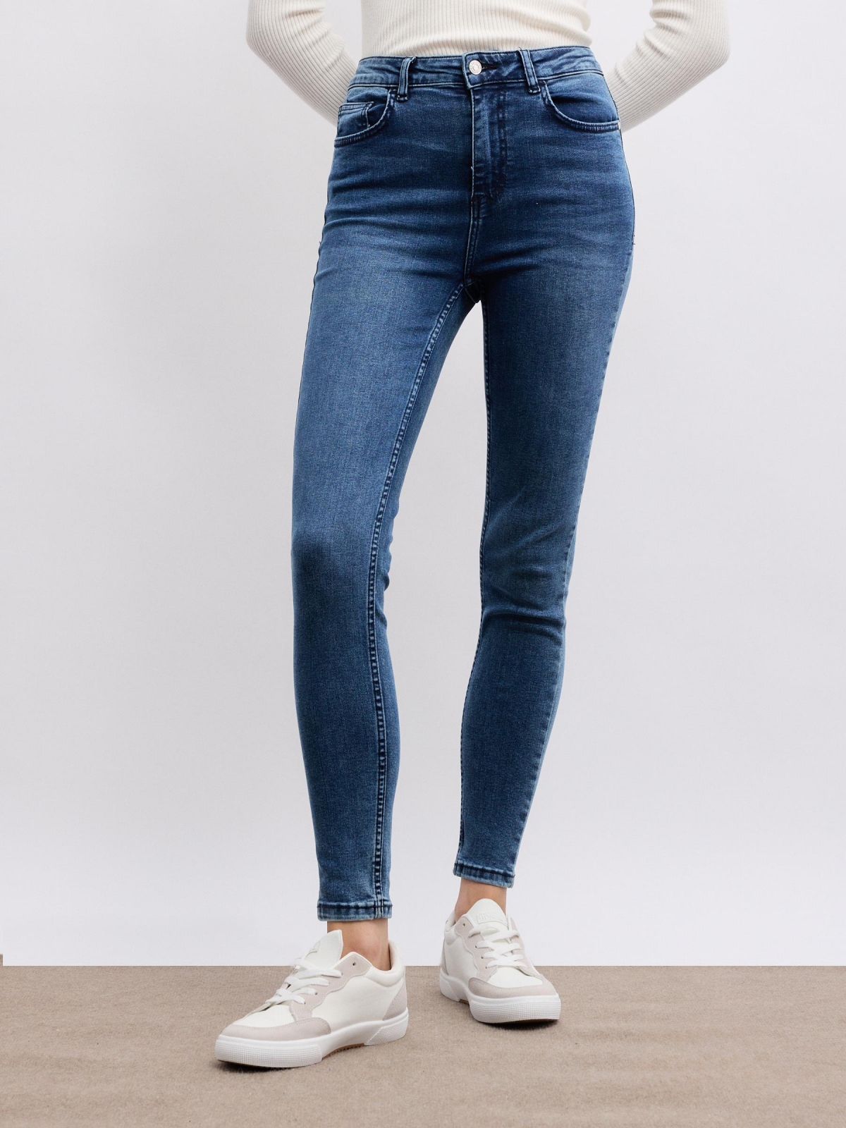 Basic blue skinny jeans blue middle front view