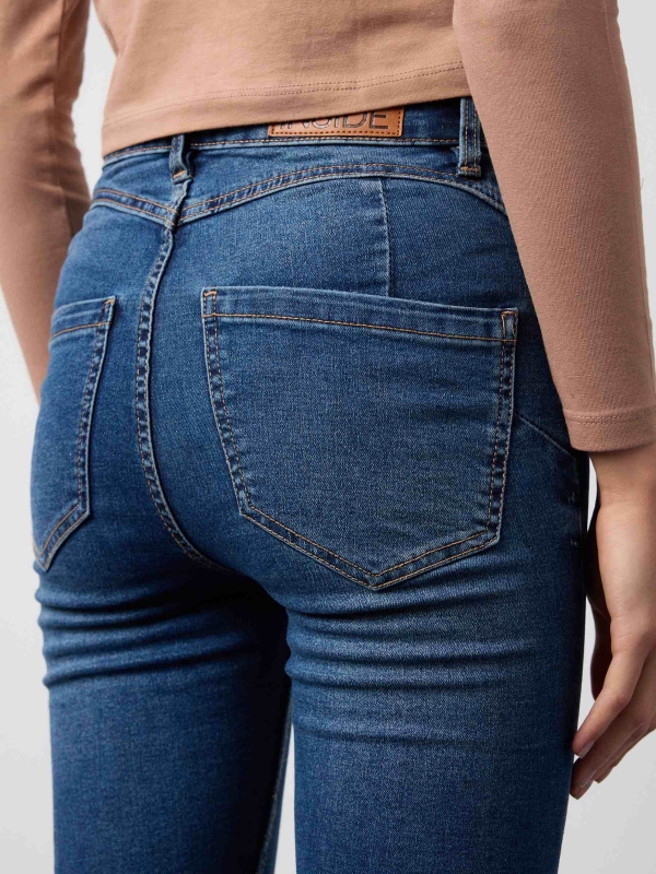 Jeans skinny con push up azul vista detalle