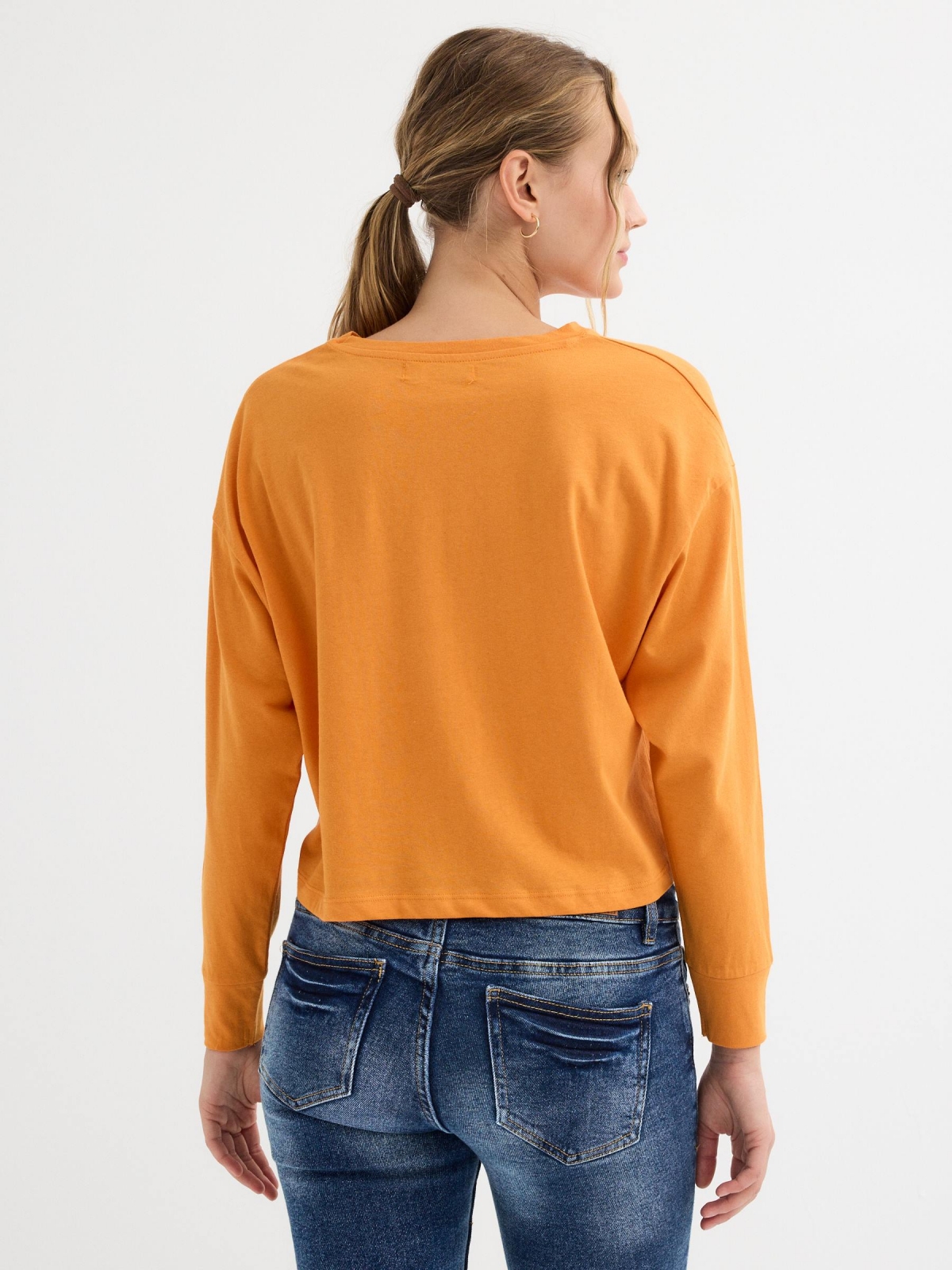 Camiseta crop Change Grown naranja caldera vista media trasera