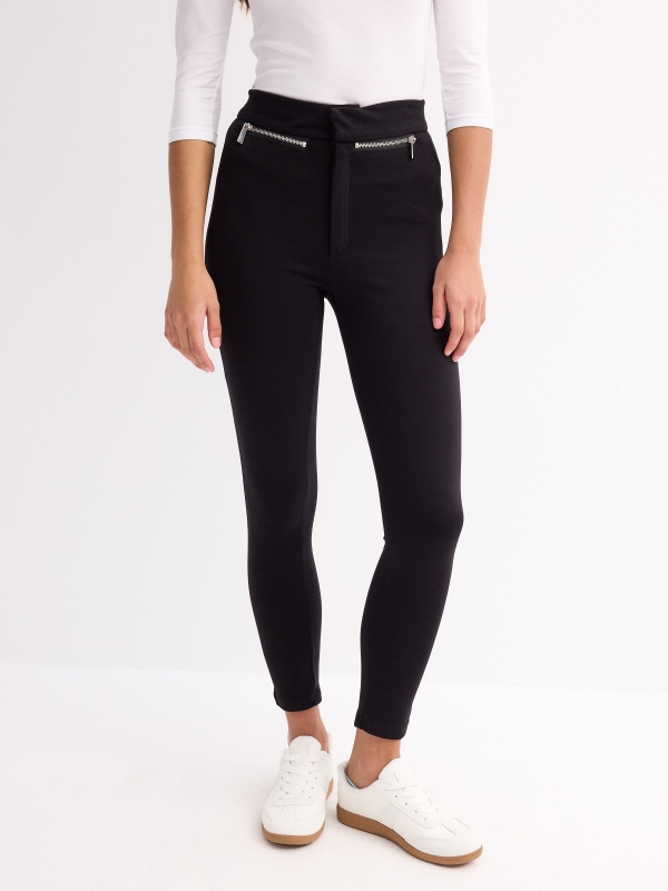 Legging de punto con cremallera negro vista media frontal