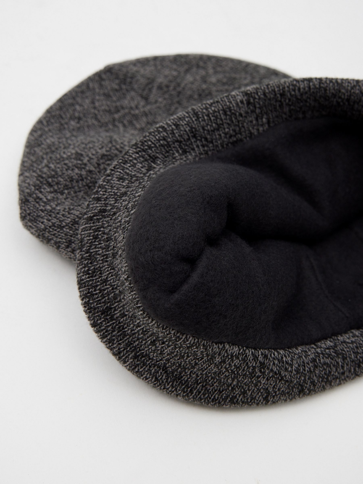 Gorro cinzento escuro para homem cinza vista detalhe