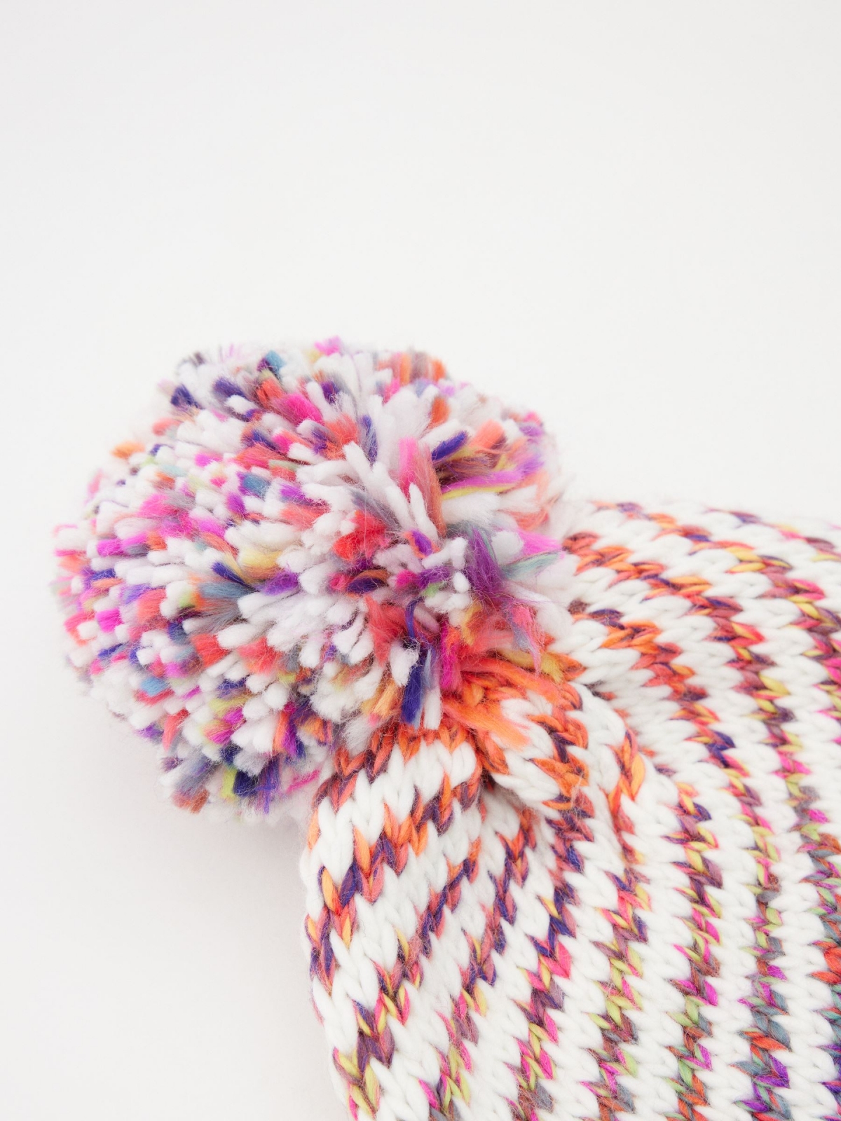 Women's multicolor pompom hat multicolor detail view