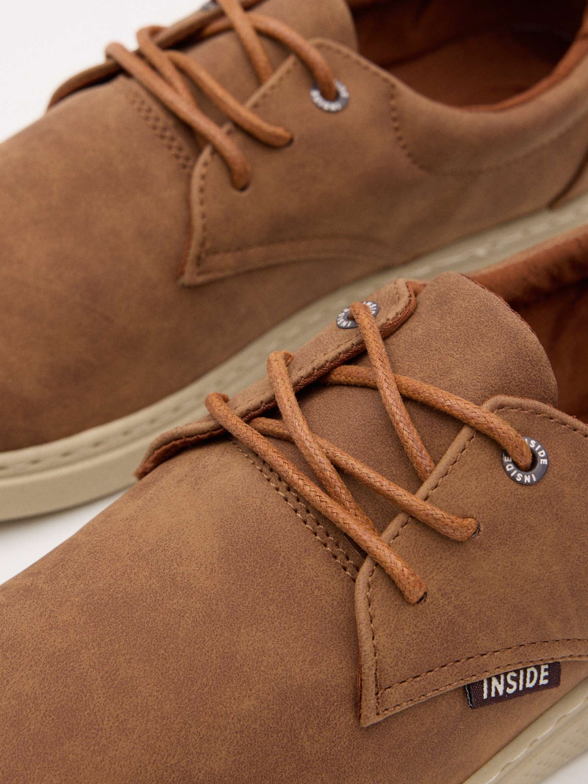 Casual lace-up sneaker brown detail view