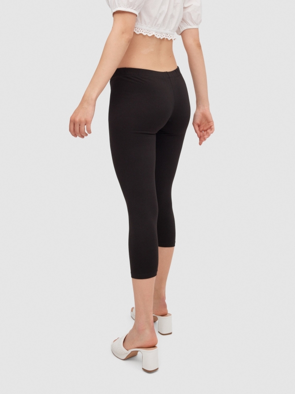 Basic short legging black middle back view