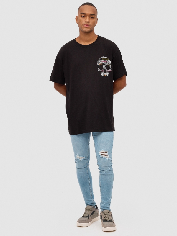 Camiseta calavera texto oversize negro vista general frontal