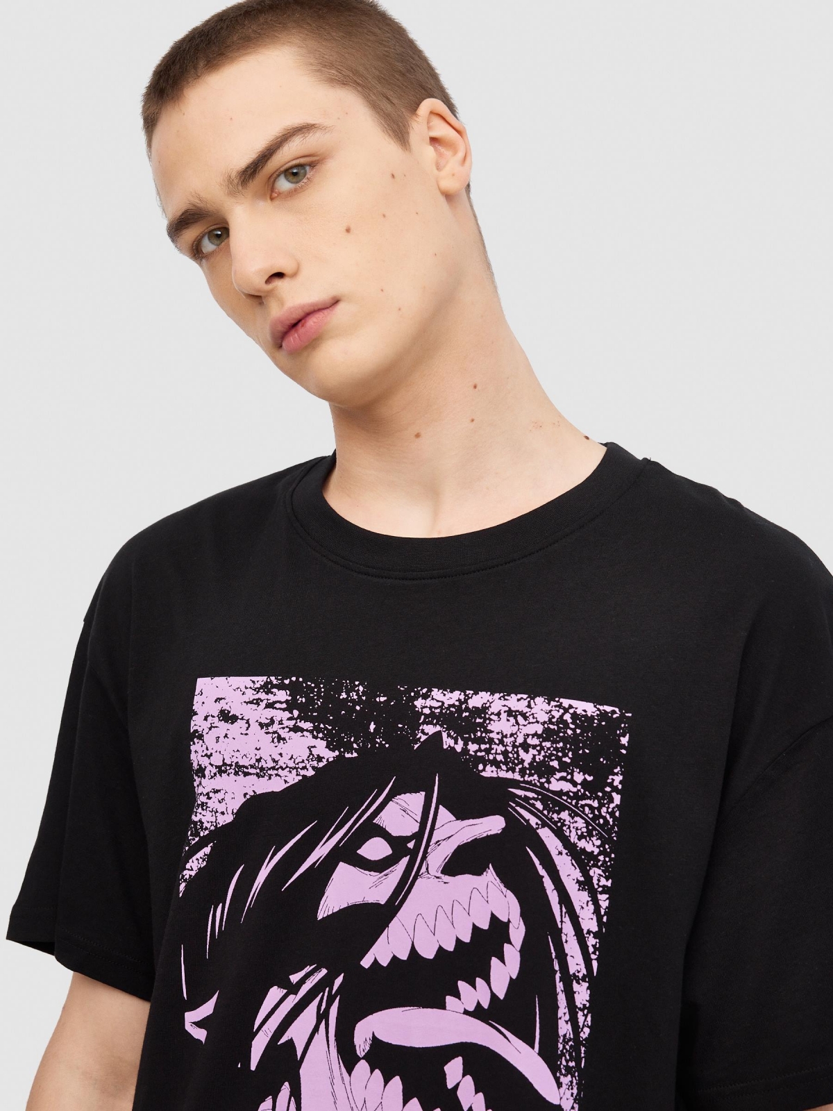 Attack On Titan oversize t-shirt black detail view