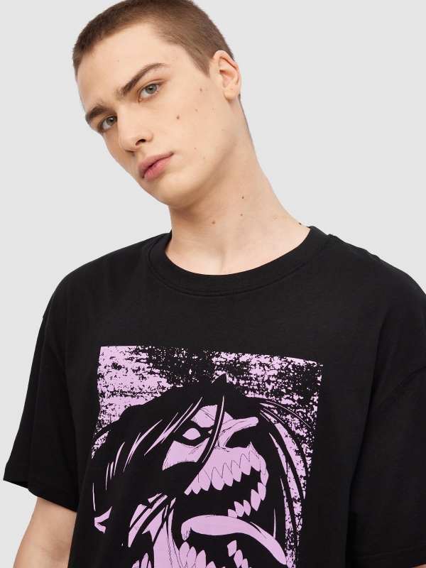 Camiseta oversize Attack On Titan negro vista detalle