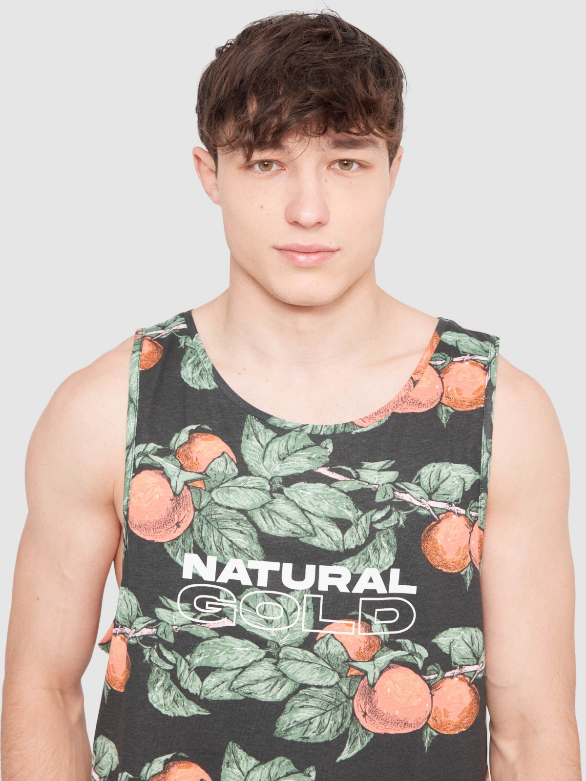 T-shirt com estampado de frutos preto vista detalhe