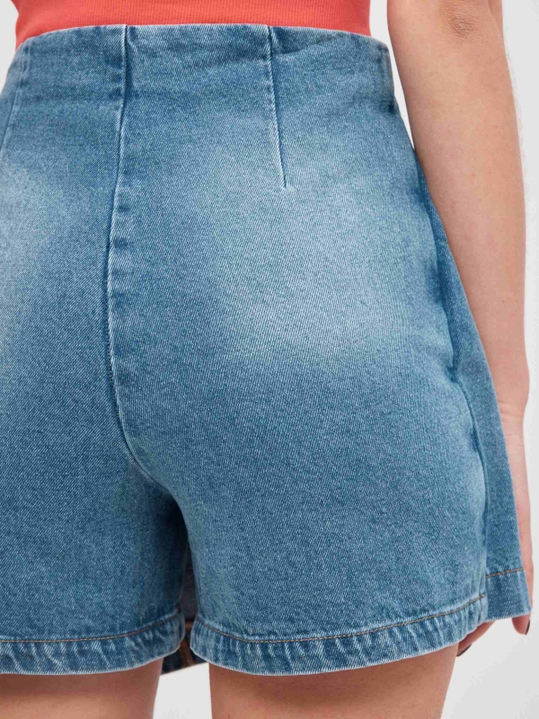 Falda pantalón denim cruzada con botones azul vista detalle