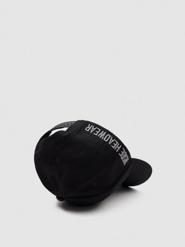 INSIDE basic cap black detail view