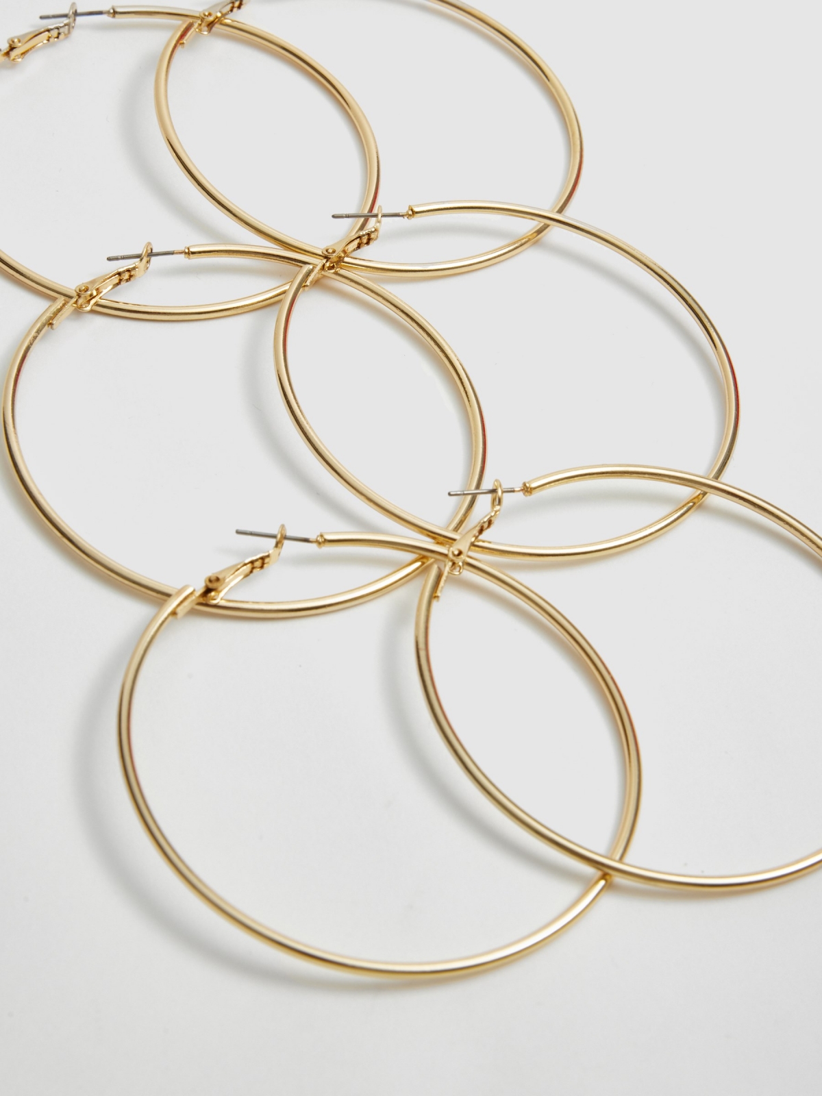 Set 3 hoop earrings beige detail view