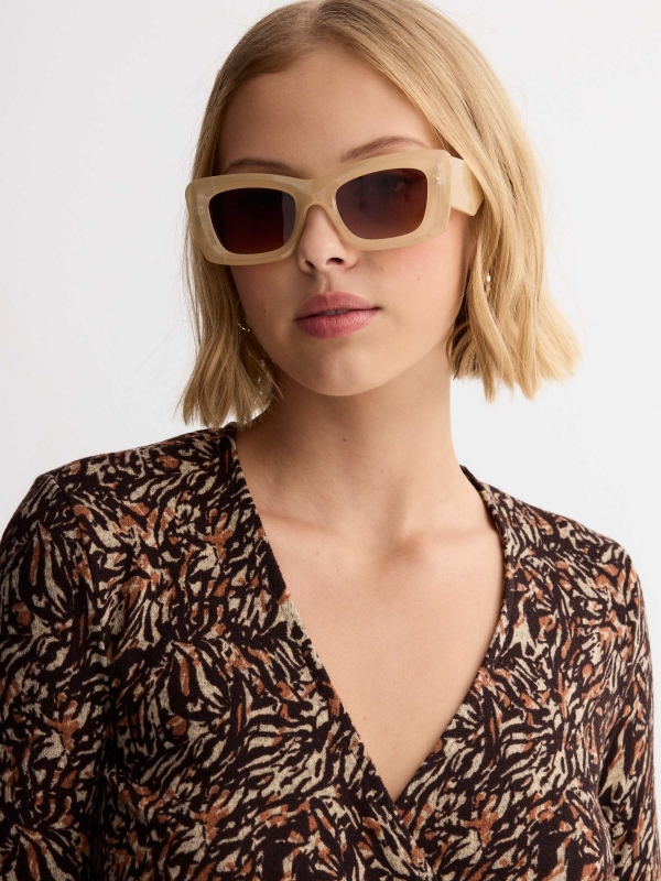 Orange crystal sunglasses beige with a model