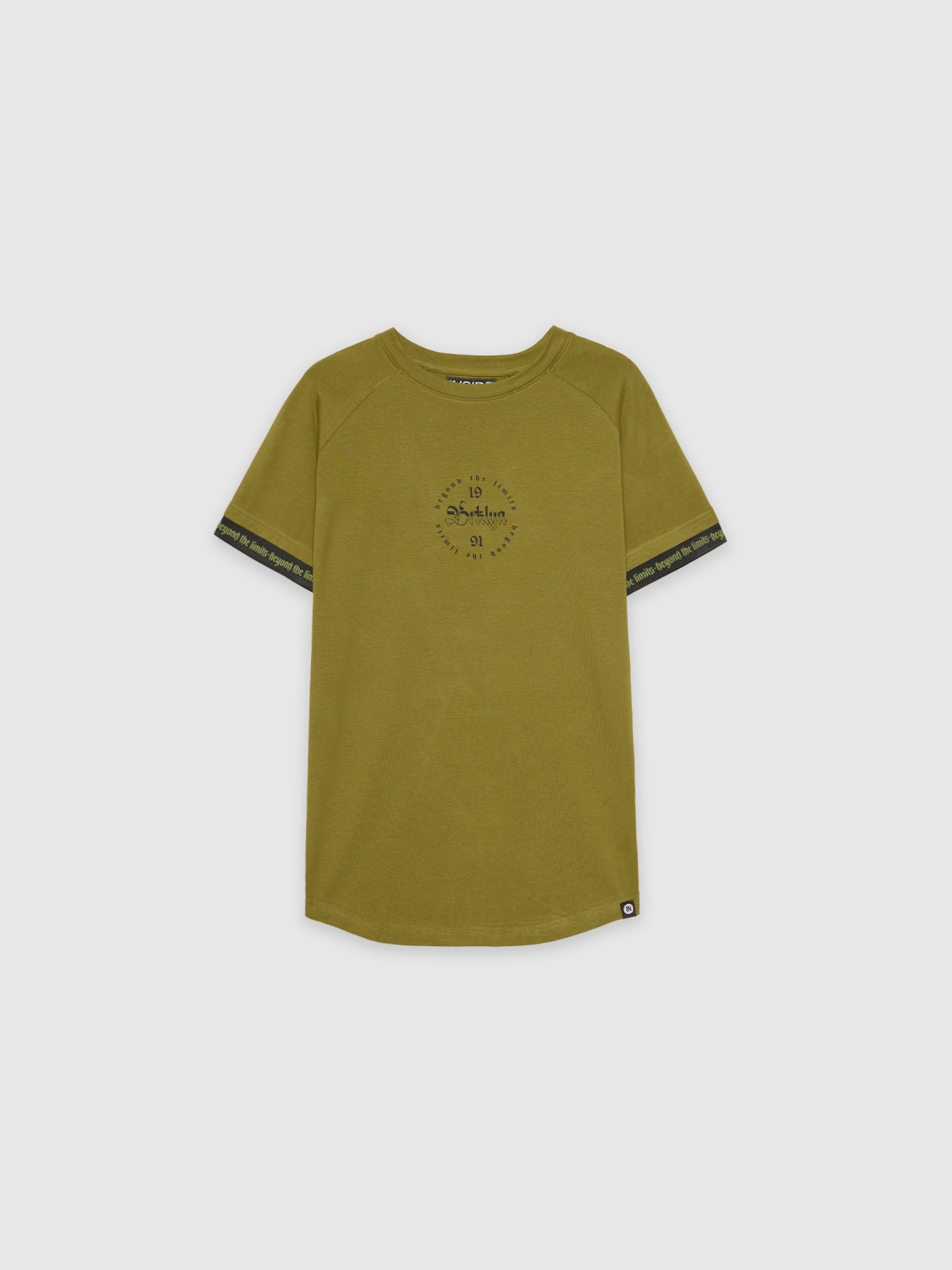T-shirt raglan com pormenor de texto cáqui vista detalhe