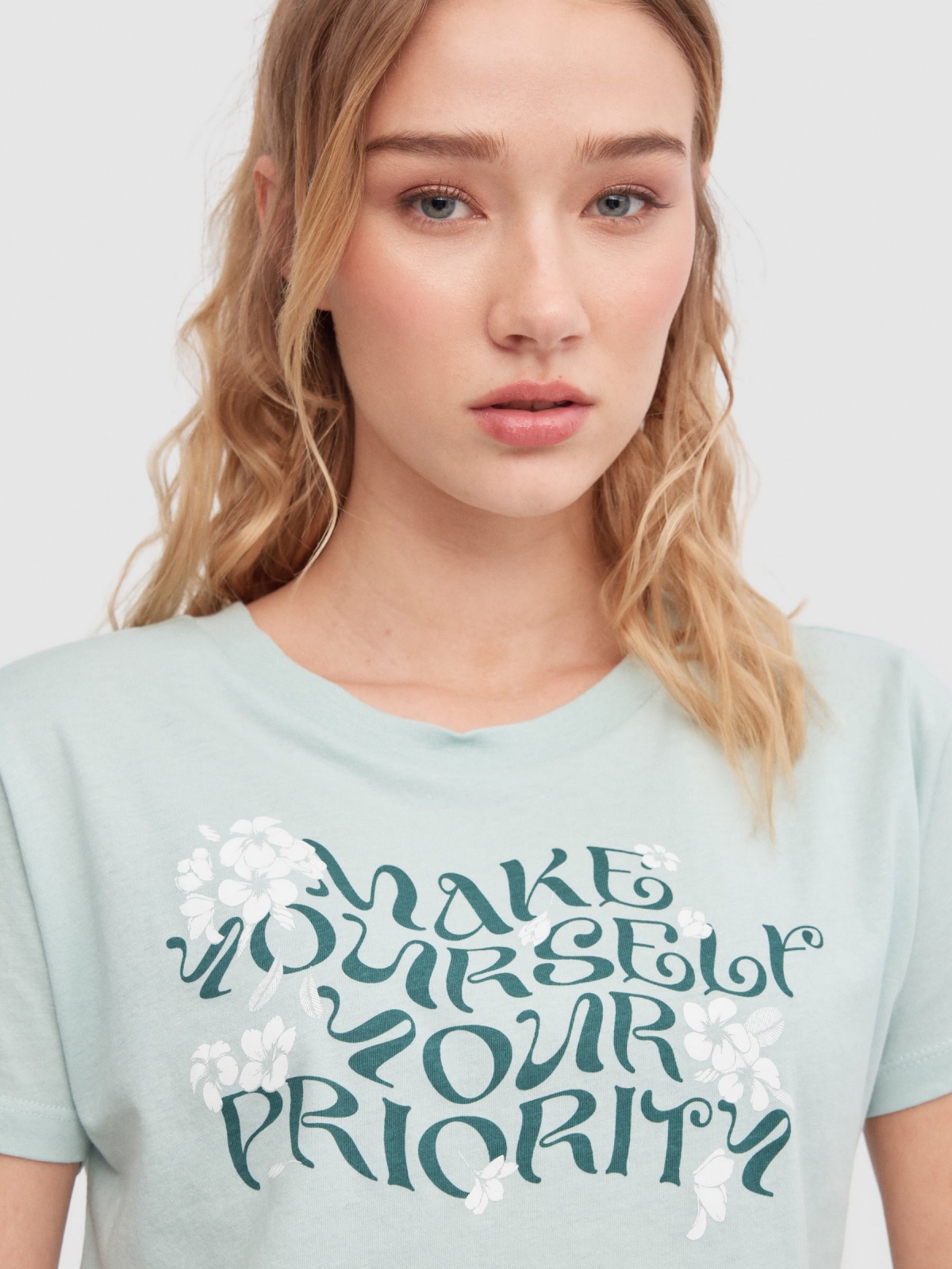 Camiseta Yourself Priority azul vista detalle