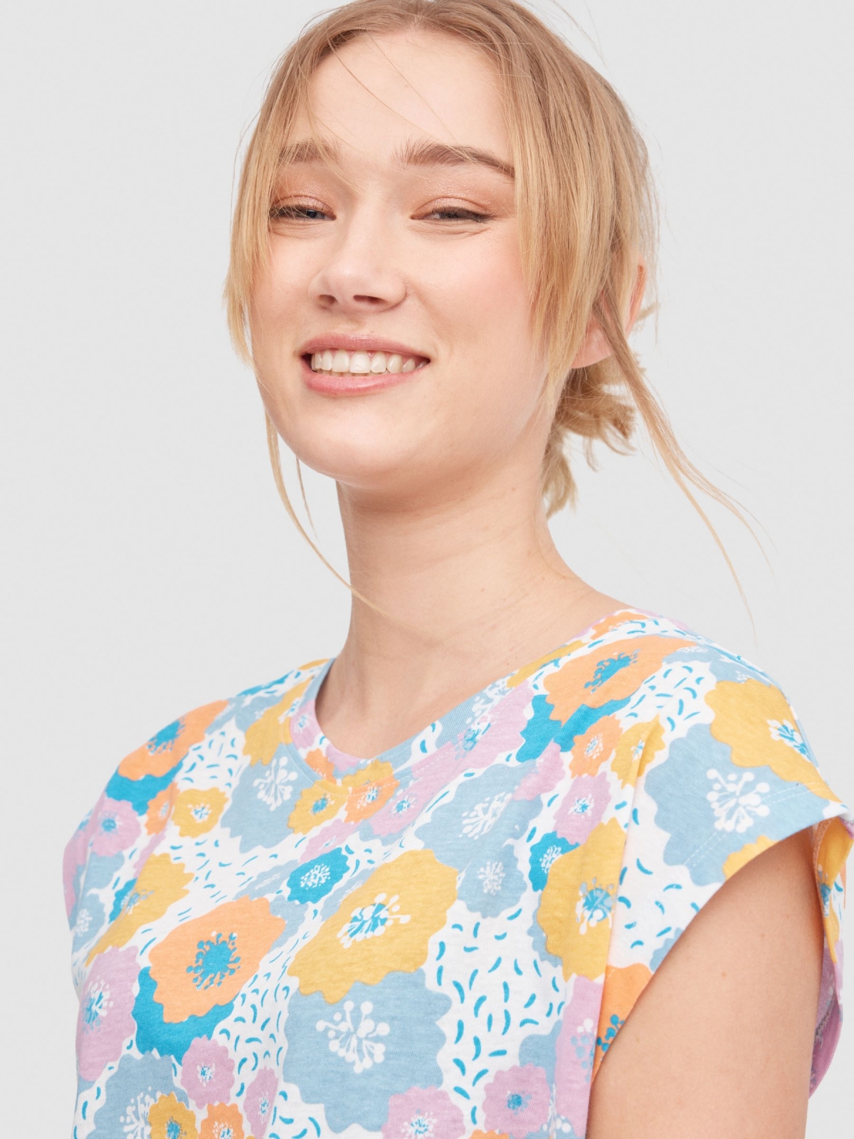 Flower print t-shirt multicolor detail view