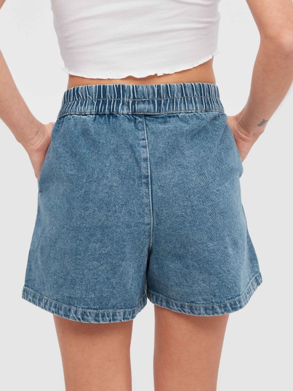 Short denim ligero azul vista detalle