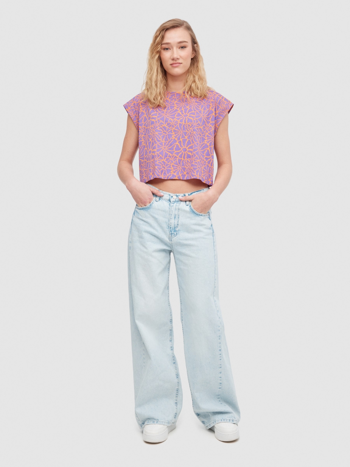 Crop top flores lila vista general frontal