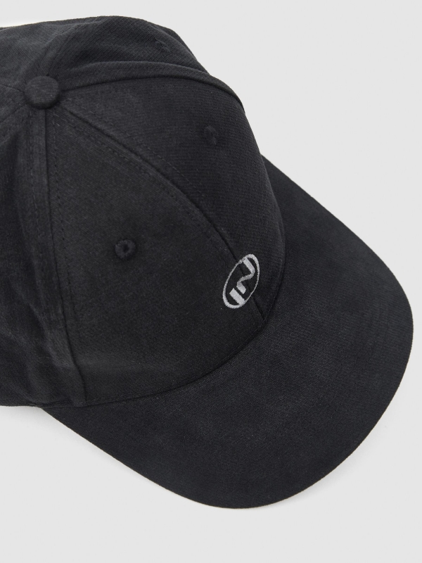 Cap logo IN black detail view