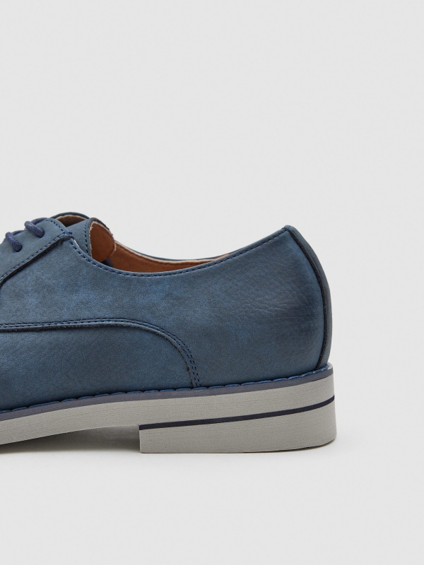 Classic lace-up shoe blue detail view