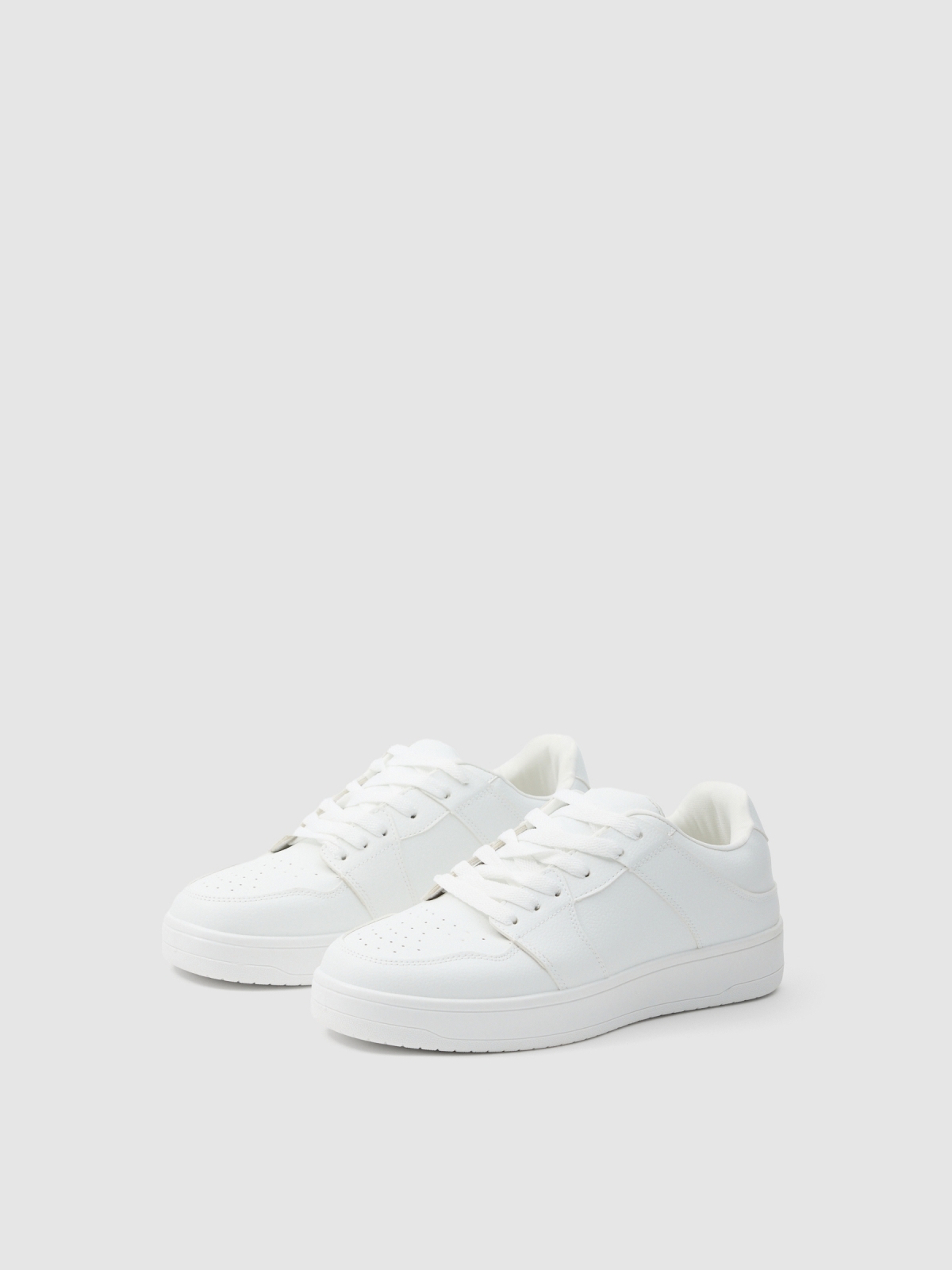 Basic skater sneaker white 45º front view