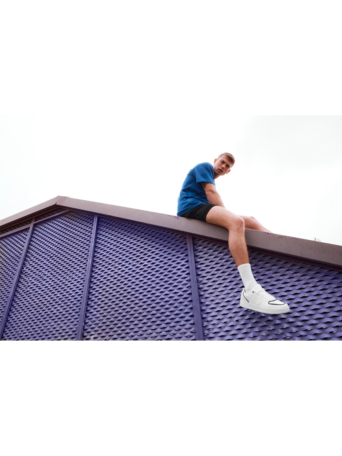 %NewExtra% Deportiva skater básica con detalle blanco