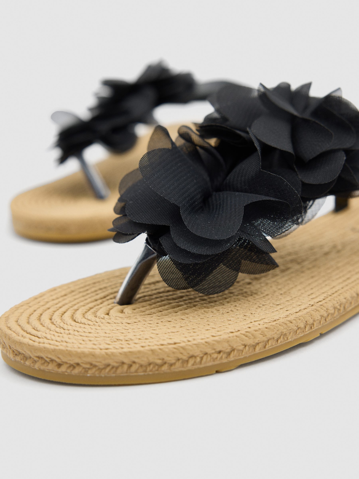 Flower sandal black detail view