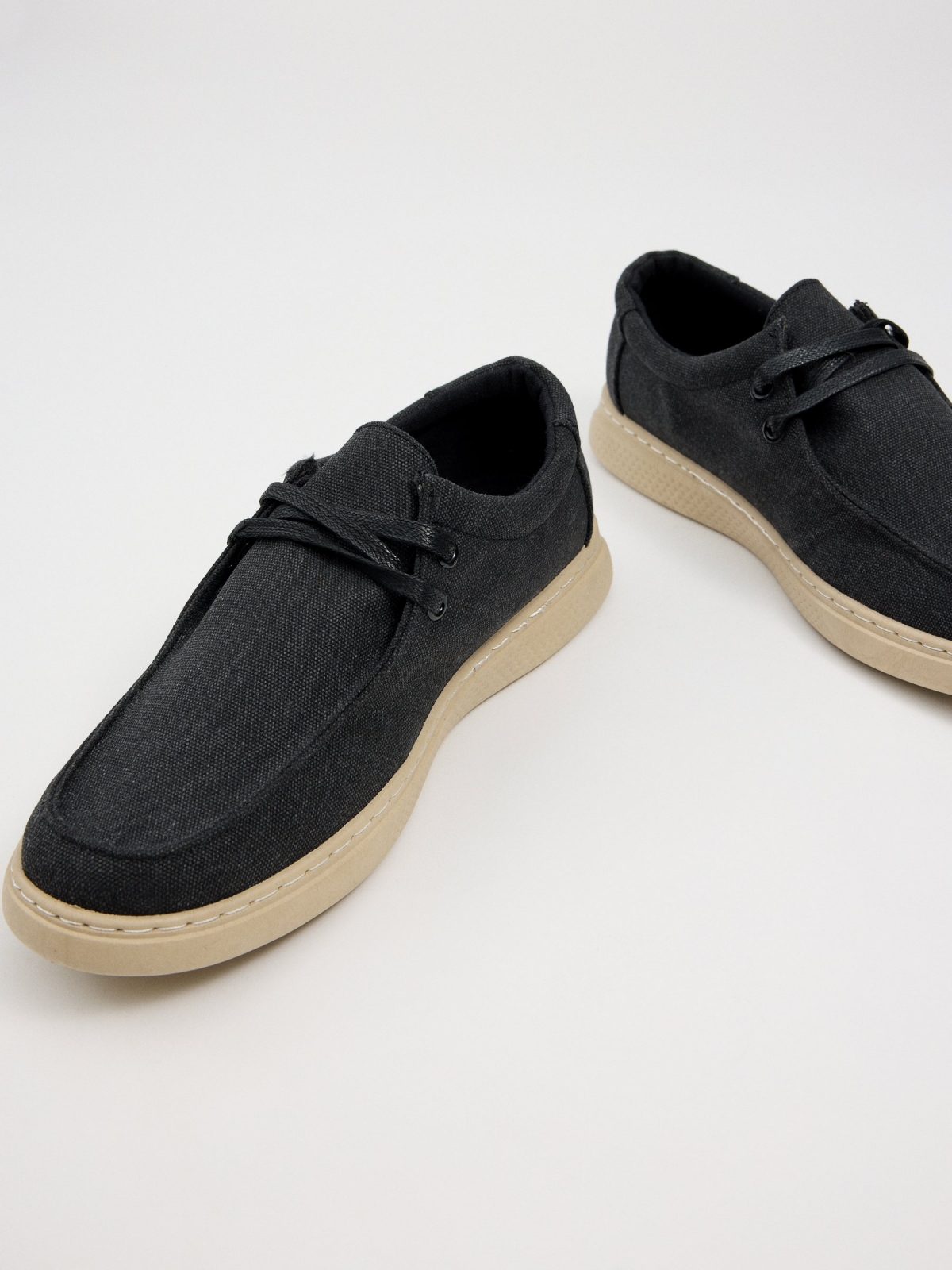 Zapato wallabee cordones vista detalle