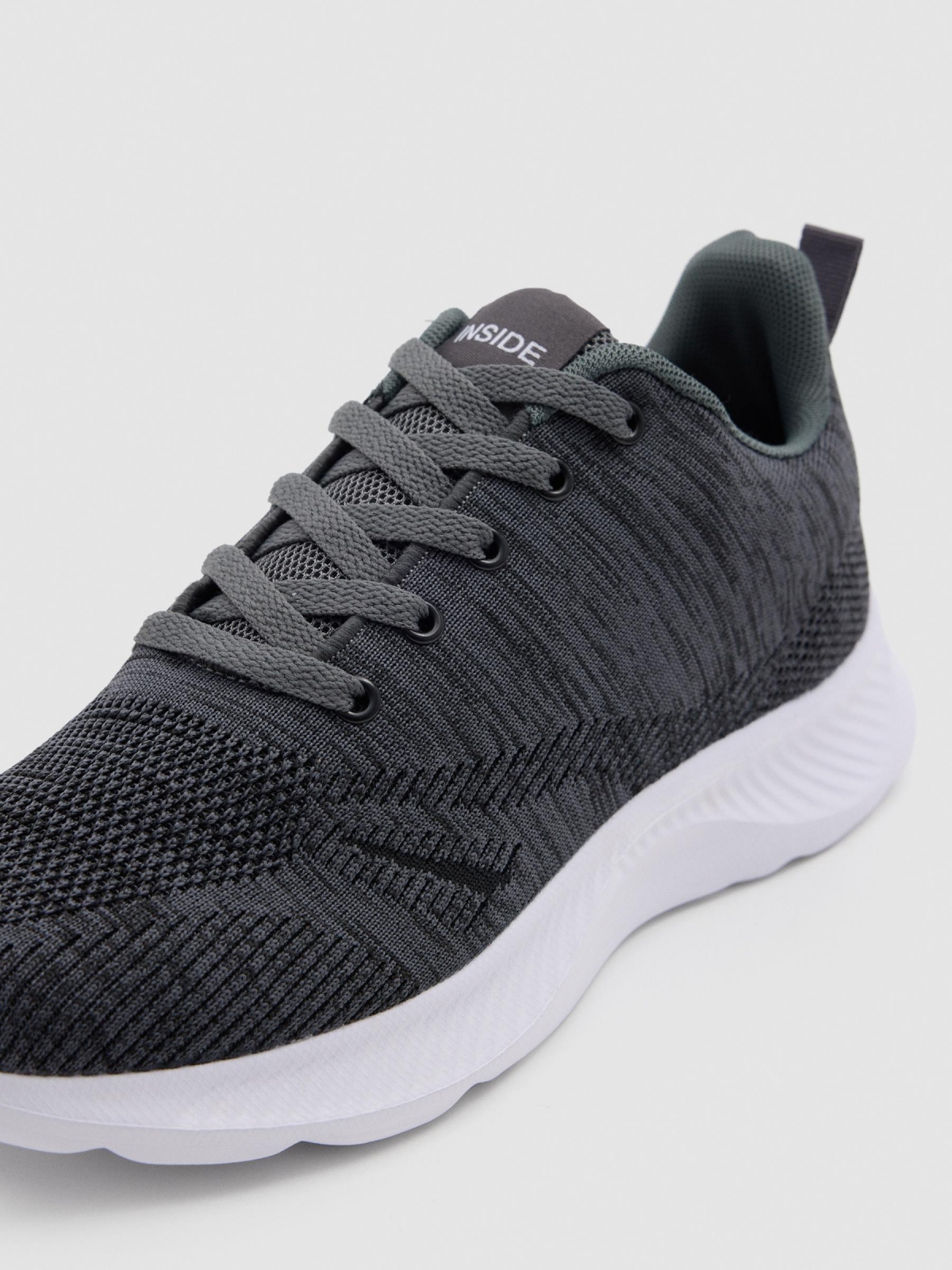 Elastic running trainers dark grey detail view