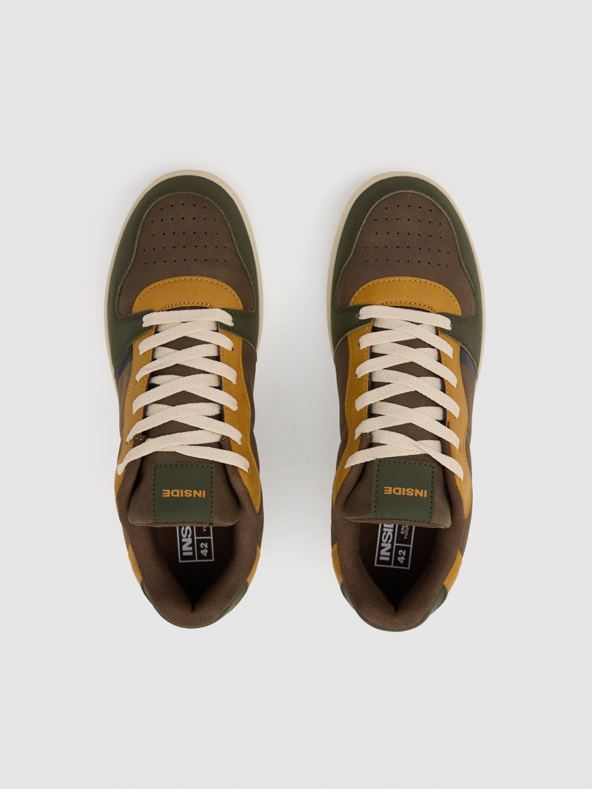 Contrast skater sneaker khaki zenithal view