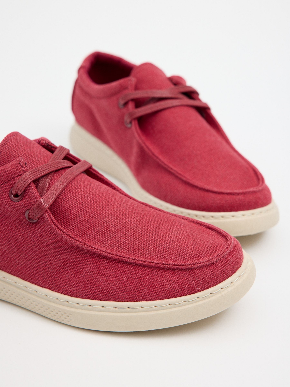 Sapato wallabee vermelho vista detalhe