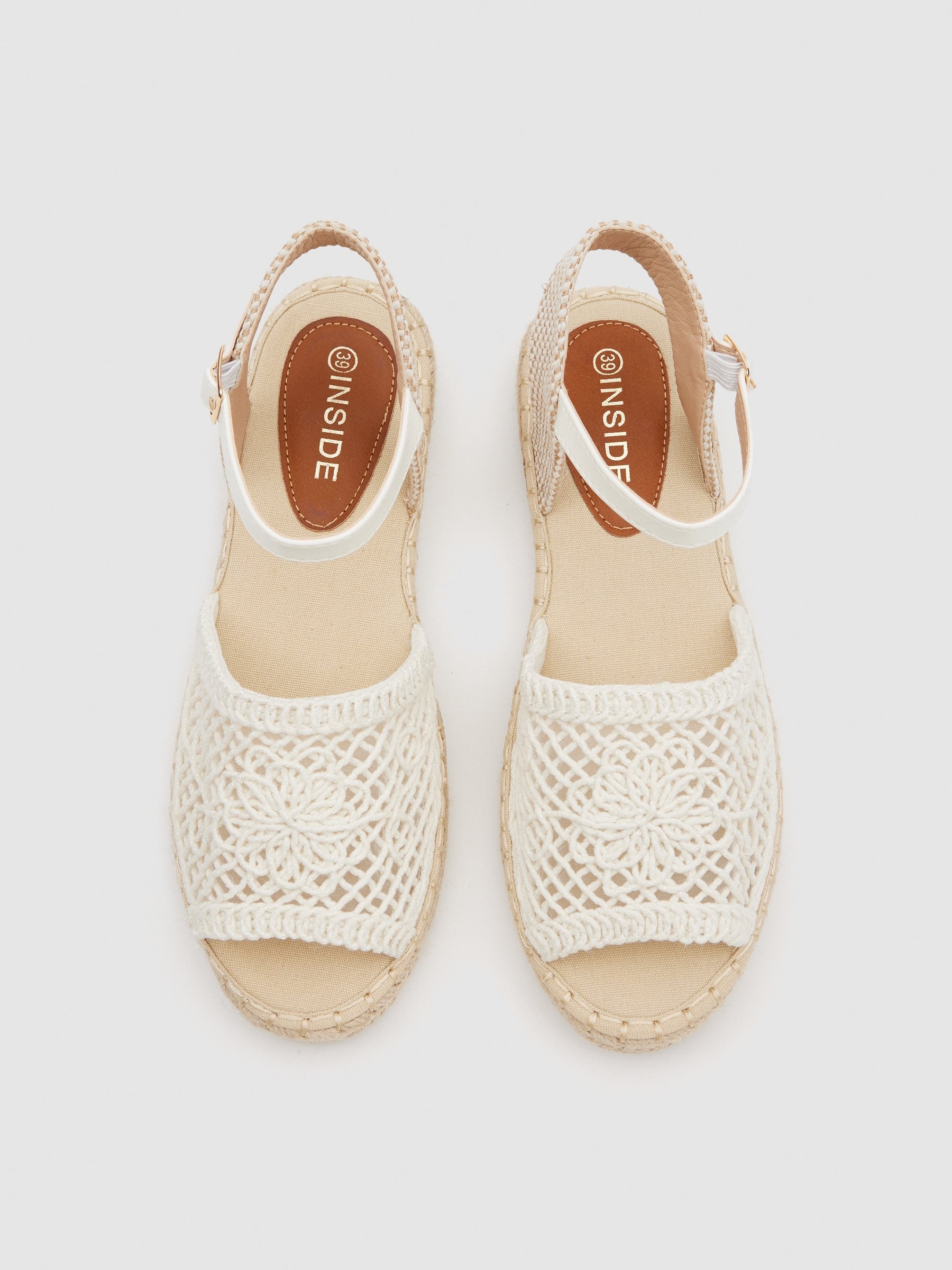 Sandalia crochet blanco roto